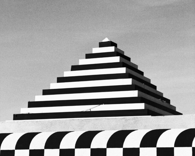 A Photographer’s Pyramid Scheme Begins to Pay Off